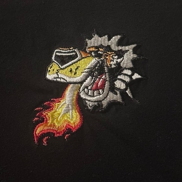 FOREVER 21 Cheetos Flamin’ Hot Black Crop Top (M) Chester Cheetah Tee Shirt F21 - Picture 3 of 8